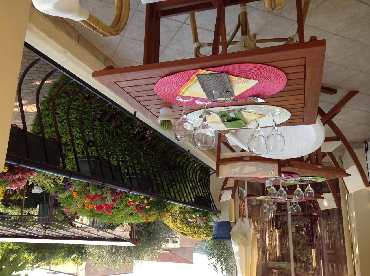 Hotel Restaurant Les Oliviers Ніон Екстер'єр фото